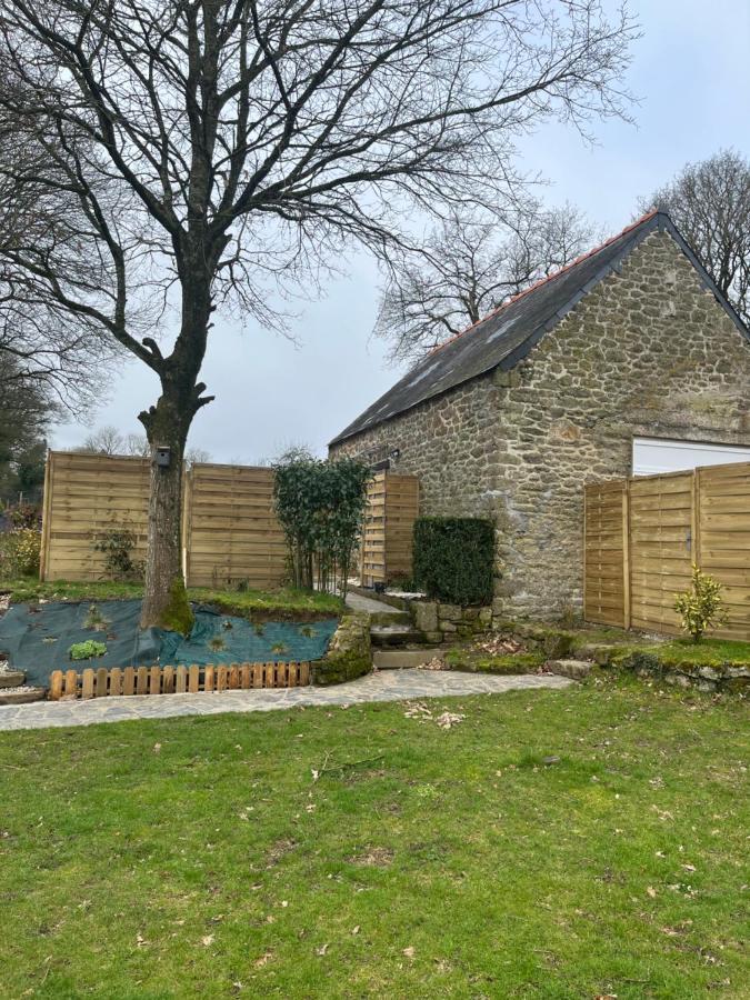 La Petite Maison De Kerguiniou Glomel 外观 照片